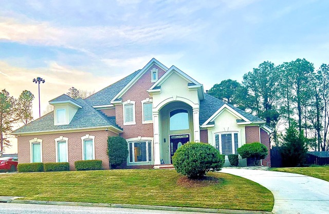 Spacious Home Only 2.8 miles from The Masters!!!!