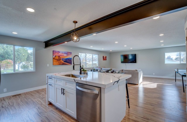 Spacious Fun Private Home Perfect for Large Groups - NEW HOT TUB! Photos soon!