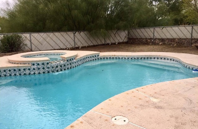 Maison spacieuse avec piscine chauffée