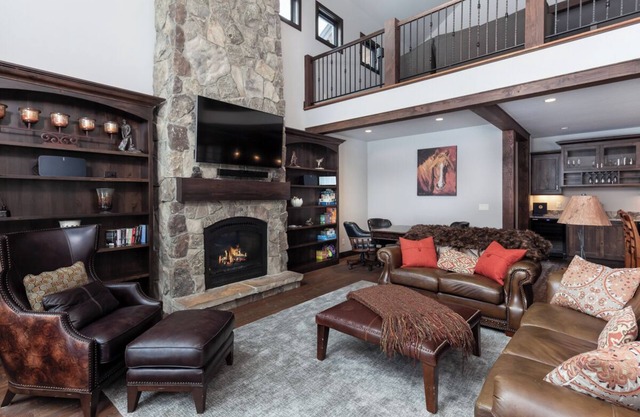 Spacious Home w/Resort Amenities l Full Kitchen, Nature Trails & Fireplace