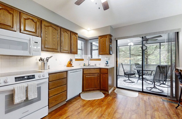Spacious home with, firepit, & large deck - tennis access