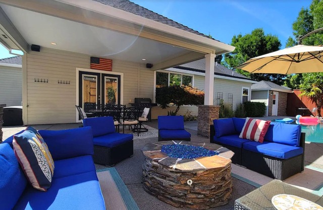 Spacious home with pool nestled in the foothills of RoxyAnn.