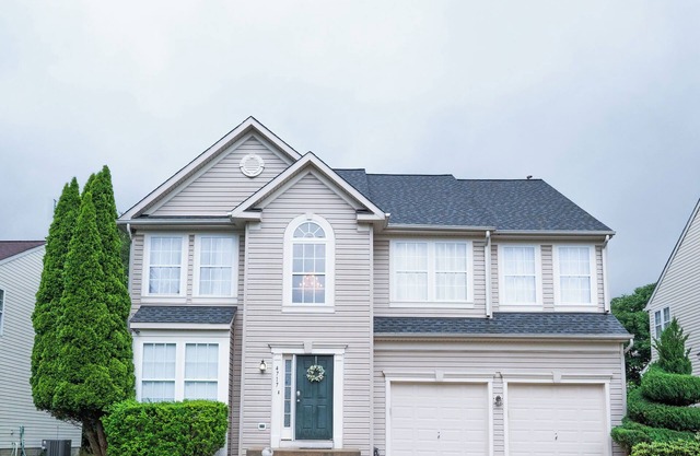 Spacious Home with 4BR, 2.5 Bath for 8-10PPLE, with WiFi and free parking