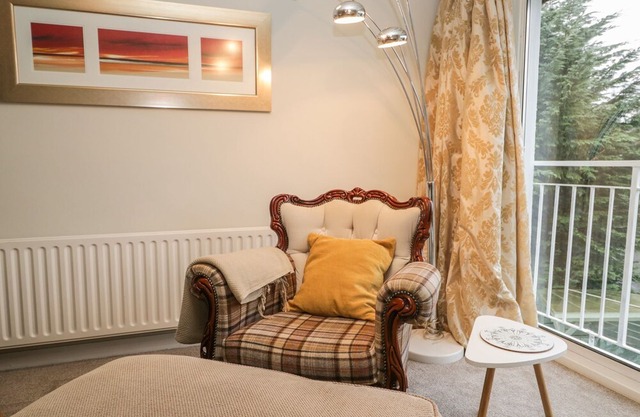 Spacious house with Lake View, 3 bed 3 bath, dog friendly in Bowness has parking