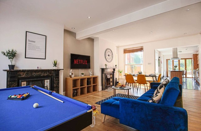 🌟Central House w/ Pool Table, Smart TV & Parking🌟