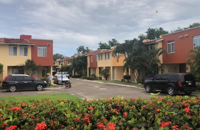 Spacious house just 15 minutes from the beach,