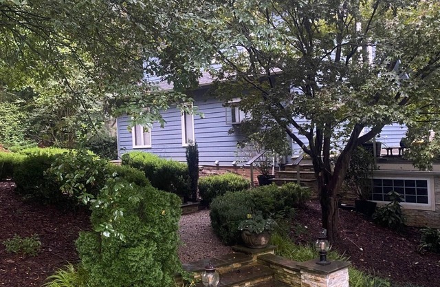 Spacious House on the lake 15 min from uptown Charlotte or CLT airport