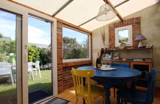 Maison spacieuse avec cheminée et terrasse, proche plage