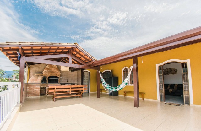 Grande maison avec WIFI pour jusqu'à 15 personnes à 10 minutes de Praia Grande à Ubatuba-SP