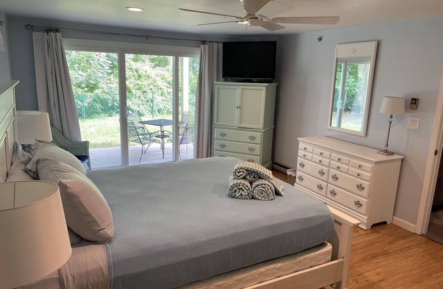 Spacious/Immaculate 1st flr 1,260 SqFt Unit