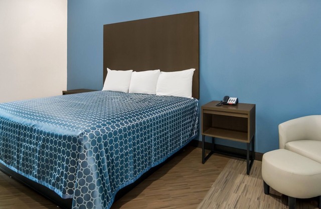 Spacious King Room, Scottish Inns, Comfort Close to Tarrant County College