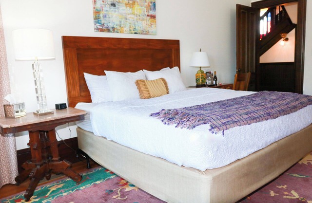 Spacious King Suite in Boutique Inn