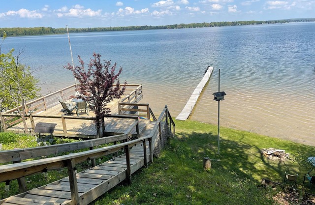 Spacieux Lakefront Cottage!