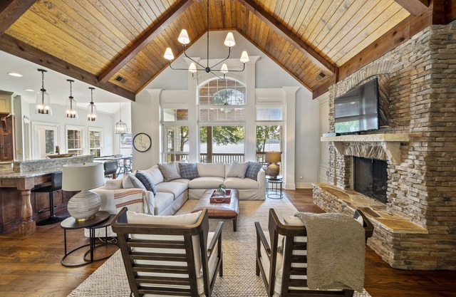 Spacious Lake Home - Great Outdoor Living Spaces & Dock in Gated Golf Resort