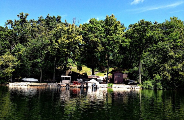 Maison de lac spacieuse avec de belles vues et 123 pieds de façade de natation