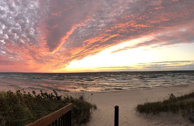 Spacieux Lake Michigan Lakefront Cottage