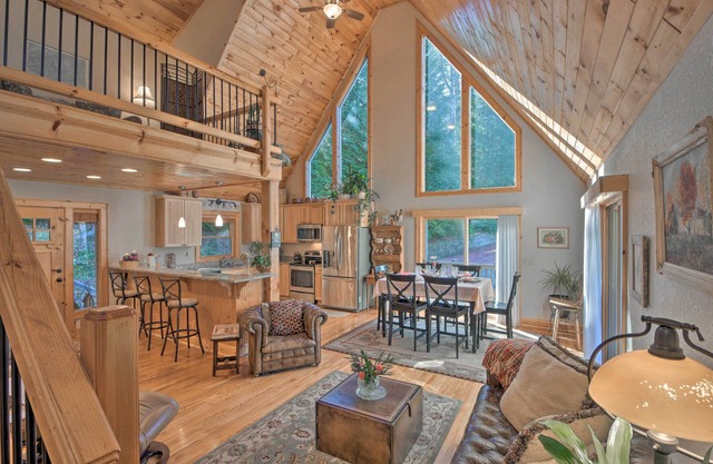 NOUVEAU! Spacieux Lake Santeetlah Cottage w / Lake Views