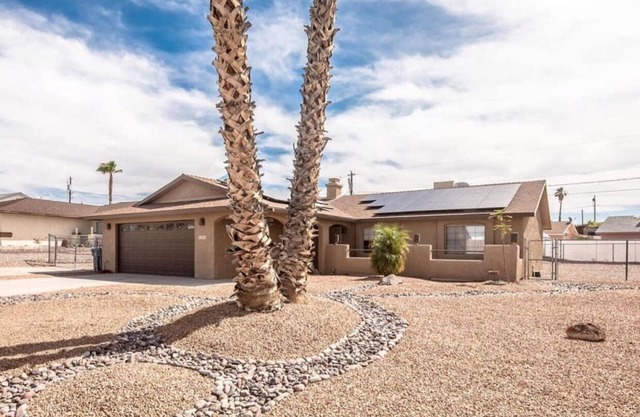 Nouveau! Escapade à Lake Havasu avec stationnement pour camping-cars et bateaux