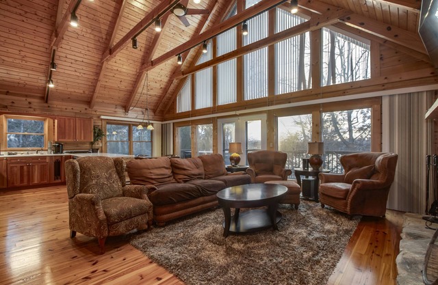 Spacious Lakefront Cabin w/ HotTub, Fire & Kayaks