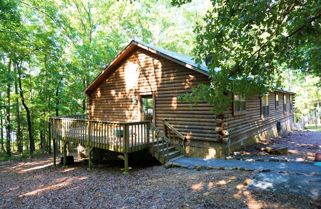 Spacieux Lakefront Log Home Retreat