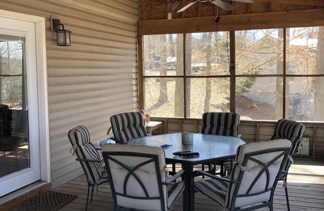 SPACIEUX LAKEHOUSE POUR VOUS ET VOTRE FAMILLE À PROFITER À ROUGH RIVER RESORT