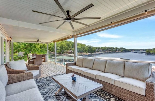 Spacious Lakehouse W/ Private dock, Sleeps 16+
