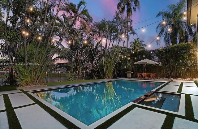 Spacious Lakeview 3-BR Oasis with Pool & HotTub in Deerfield Beach,FL