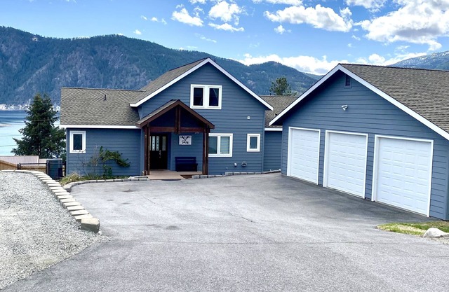 Spacious Lakeview Retreat w/ Hot Tub & Game Room!