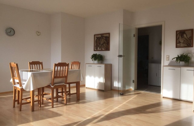 Appartement spacieux et baigné de lumière, très bonne connexion au train et à l'autoroute