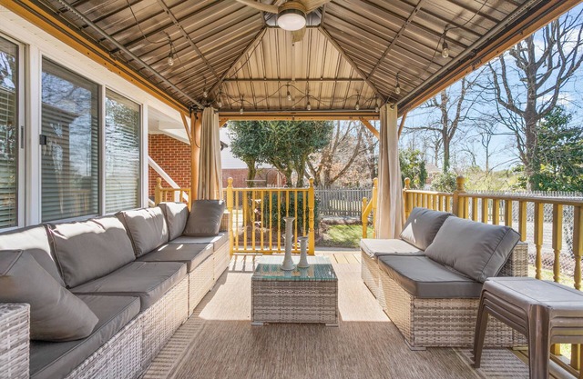 Spacious Living Near Elon University!