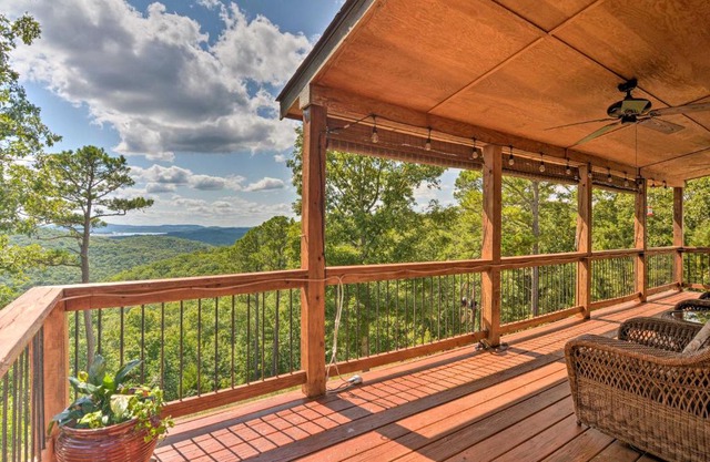 Spacious Log Cabin with Fire Pit and Game Room!