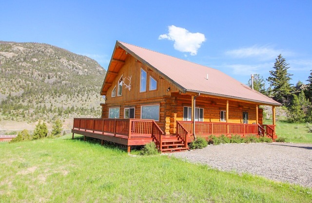 Spacieux Log Home 15 min au nord de Yellowstone Park. 12 personnes, enveloppez-vous sur le pont!