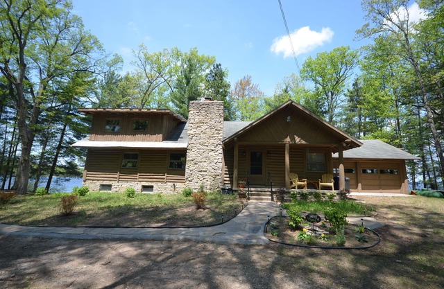 Refuge sauvage Lodge-Interlochen-Waterfront-Spacious Log accueil-Court de tennis