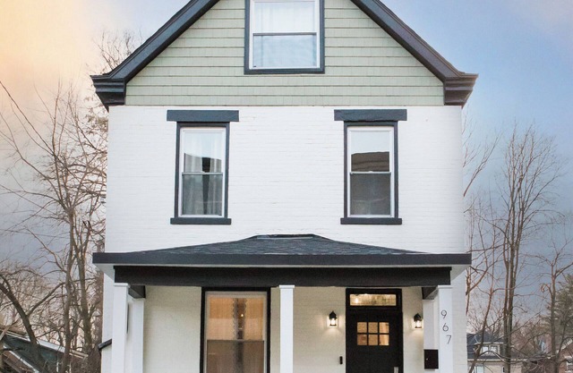 Spacious Lux Cincinnati Group Retreat: Sauna/Spa, Fire pit, 5 min DT