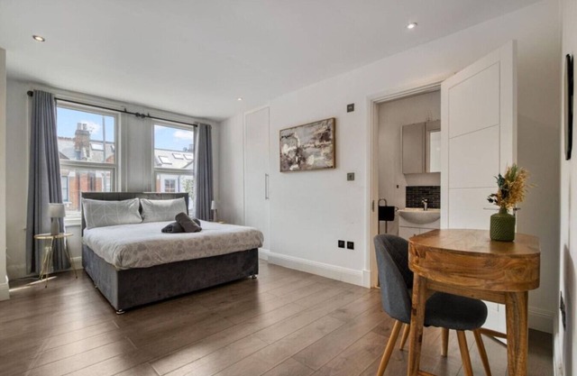Bright & Spacious | 1 Bed with Private Balcony