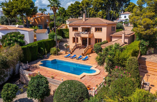 Spacieuse villa de luxe de 3 chambres à coucher à Moraira avec grande piscine privée et vue sur la mer