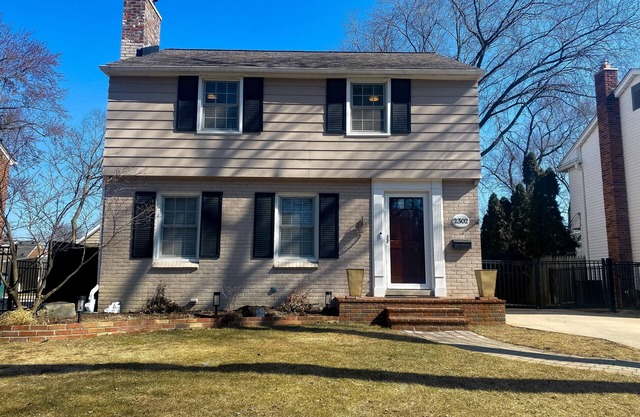 Spacious Luxury Home near Beaumont in Royal Oak**ALLERGY FRIENDLY