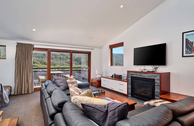 Spacious luxury in the village, gas fire, spa bath, Foxtel, expresso machine, BBQ & private Balcony