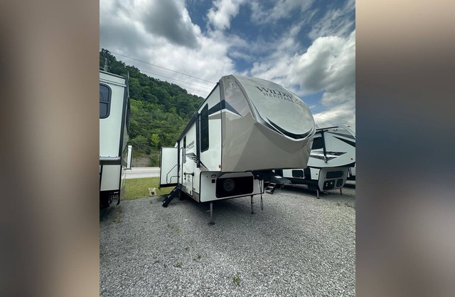 Spacious & luxury RV The Heritage Glen Experience