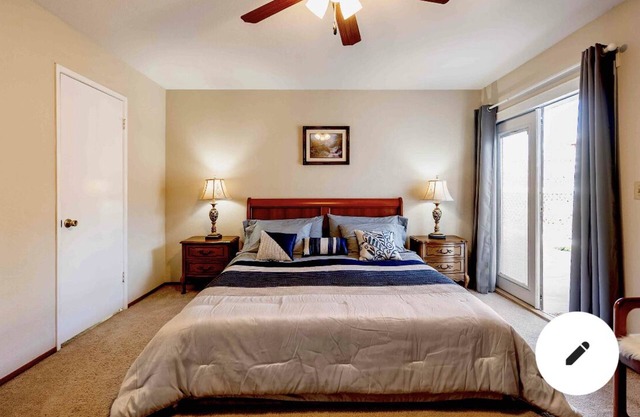 Spacious Master Suite with Private entrance & bathroom,key-box self-check in !