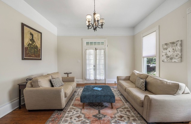 Spacious Midtown Home, Walk to Mardi Gras, Pets Ok