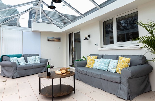 Bungalow moderne et spacieux de 3 chambres, à proximité des plages et du sentier côtier