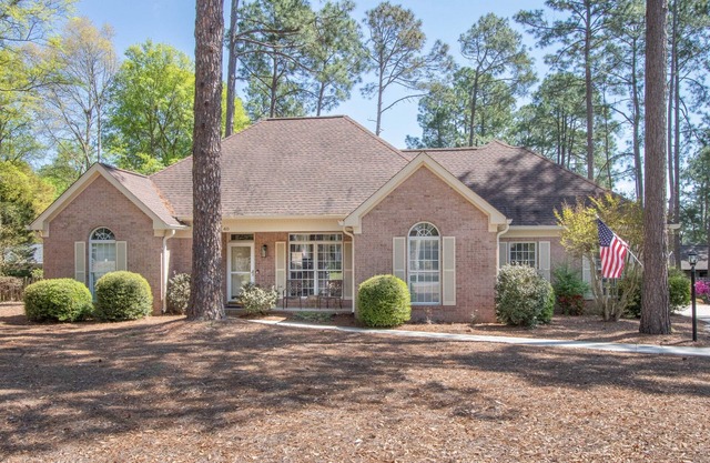 Spacious, modern, comfortable & 0.6 miles to everything in the Historic Village.