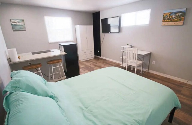 Spacious Modern Studio 11-min walk to Ft. Bliss