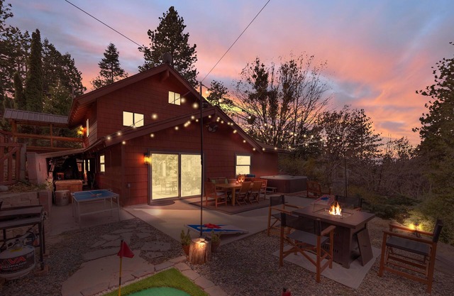 Spacious, Modern Mountain Cabin with Hot Tub