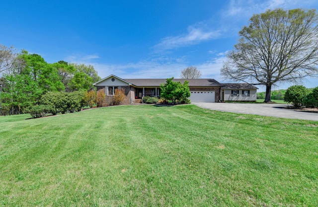 Spacious Mount Pleasant Home w/ Grill & Yard!
