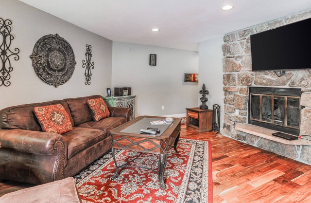 Spacious Mountain Condo w/Free WiFi, Private Washer/Dryer, and Shared Hot Tub