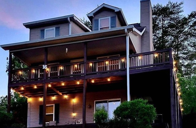 Spacious mountain home in Helen Georgia! Innsbruck Golf and Spa community