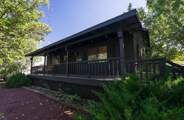 Spacious Mountain Home- w/ game room- 5 min from downtown