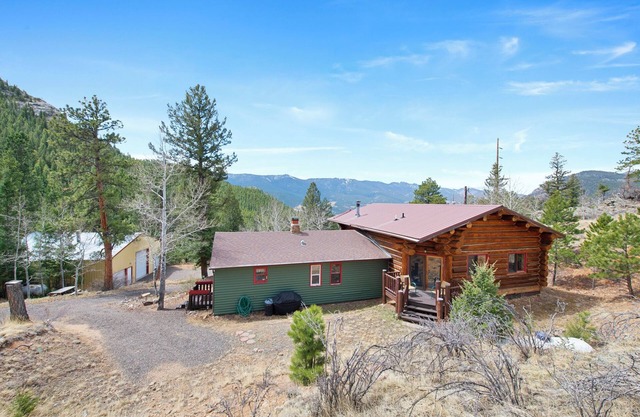 Spacious Mountain Home with Amazing Views